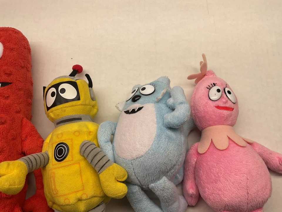 Lote de 5 Gorros Ty Yo Gabba Gabba: Plex, Muno, Brobee, Foofa, Toodee - Imagem 2 de 4