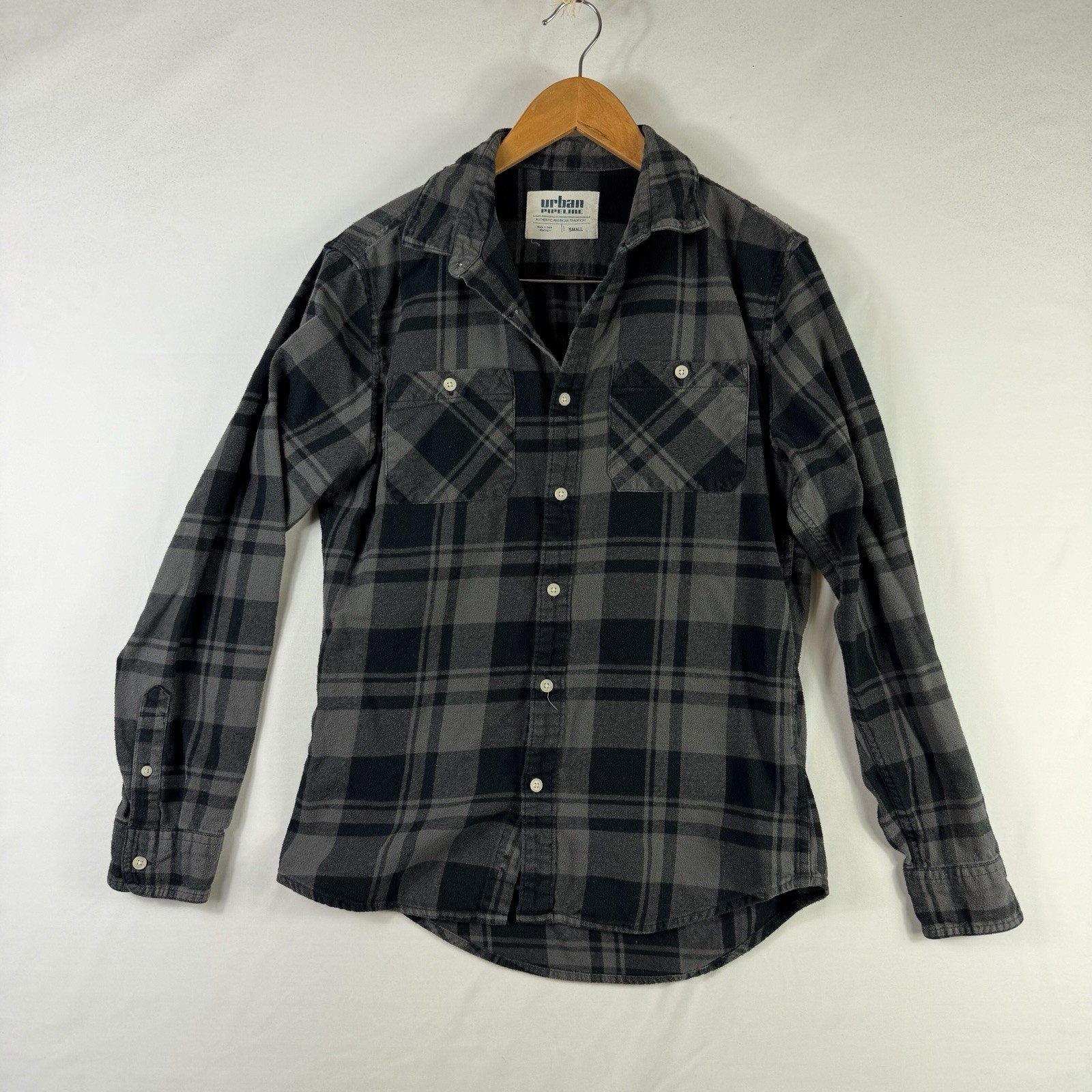 Urban Pipeline Casual Button Down Mens Small Gray Plaid Skater Flannel Shirt