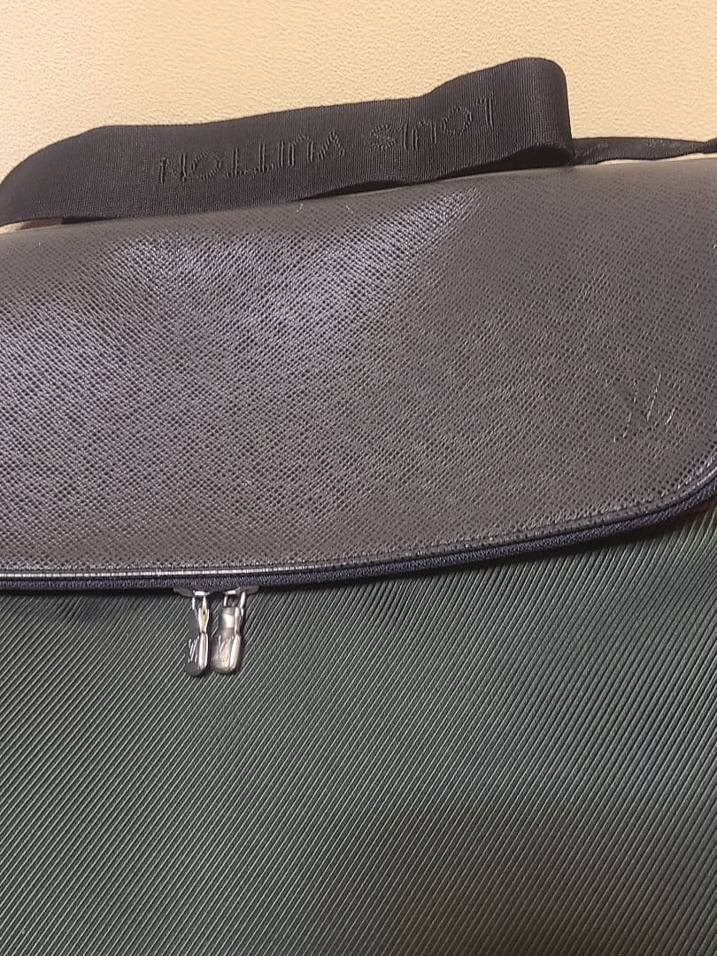 Louis Vuitton LV Business Messenger 15in Computer Bag Used