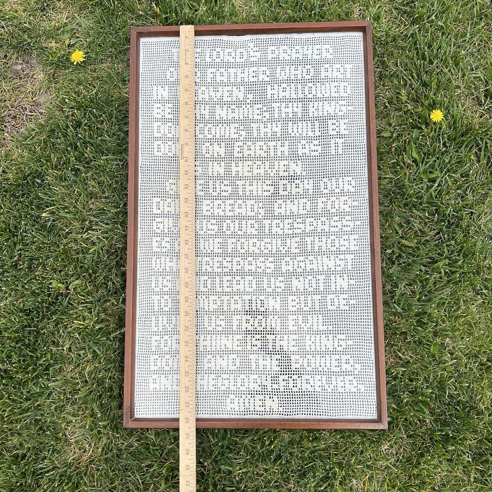 Arte de pared de ganchillo "La oración del Señor" enmarcado de colección Foto 4 de 4