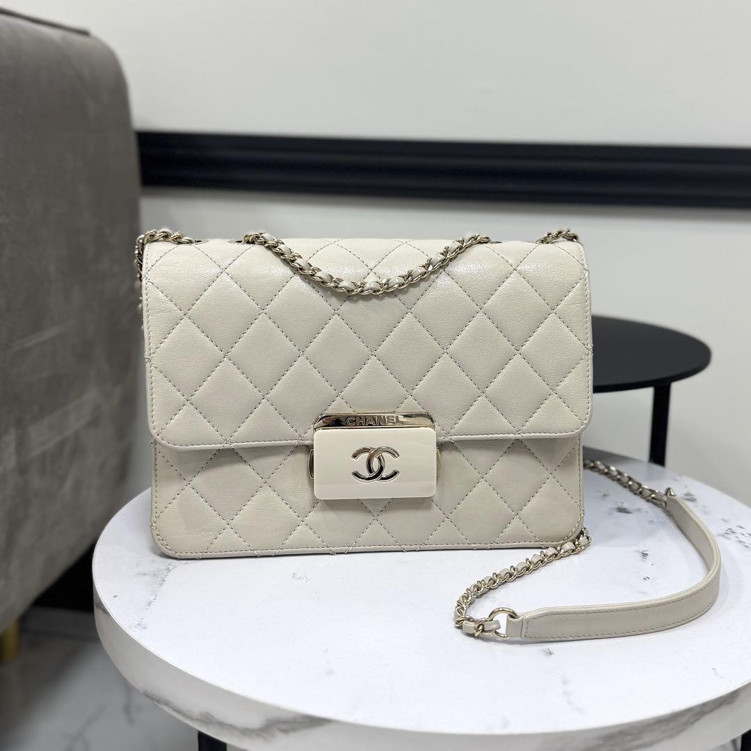 CHANEL Calfskin Beauty Lock Chain Shoulder Bag in Black 35569