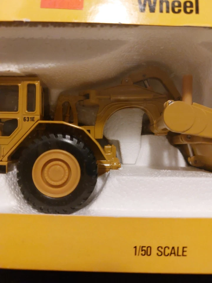 Rascador tractor de ruedas Caterpillar Cat 631E - ERTL escala 1:50 modelo fundido a presión #2430 Foto 3 de 4