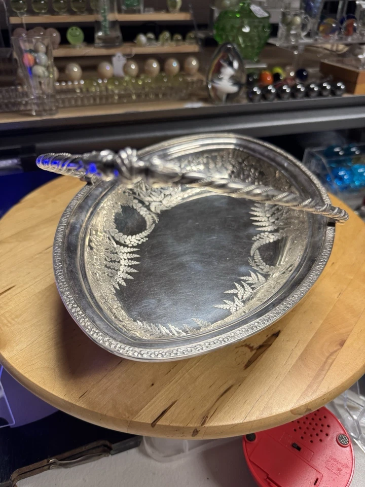 Cesta de boda 5230 antigua enchapada en plata ornamentada James Dixon & Sons 1750-1850 Foto 2 de 4