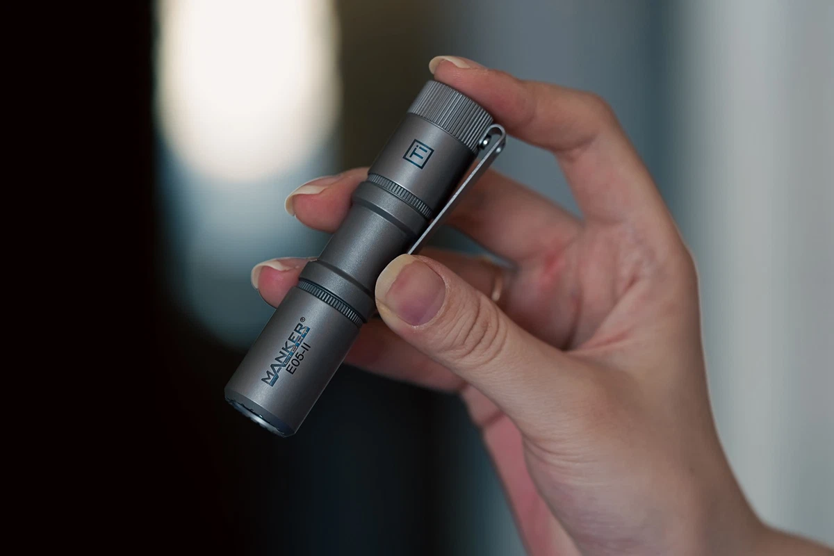 Linterna LED Manker E05 II TI Pocket AA 14500 1300 lúmenes