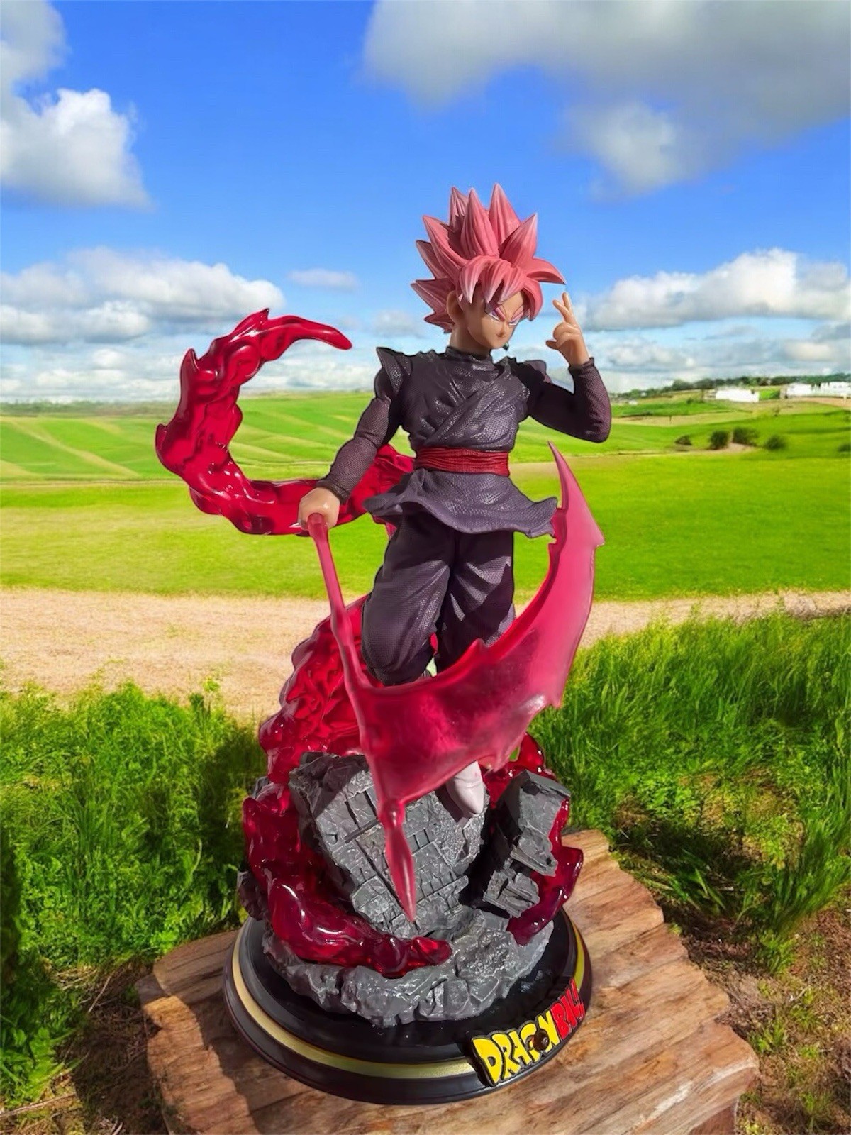 Statue Goku Black Rosé avec lame d'énergie : fini les figurines instables et ternes