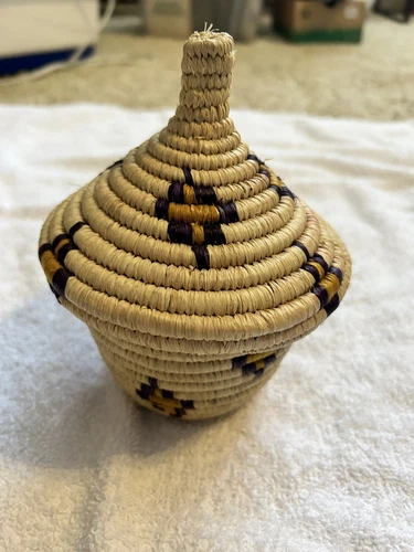 Small Woven Wicker Round Basket with Lid 6x4