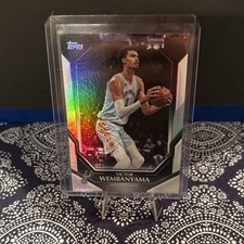 2025-26 Topps Holo Victor Wembanyama #195 San Antonio Spurs Base Set NBA Card