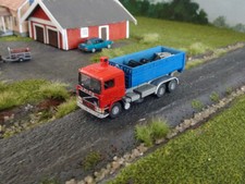 RAILNSCALE N2322 - LKW Volvo F10 6x4 Abrollkipper mit Abrollcontainer - Spur N
