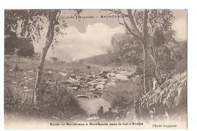 MADAGASCAR, ROAD FROM MAINTAINIRANO TO MORAFENOBE IN THE PASS OF ANDJIA