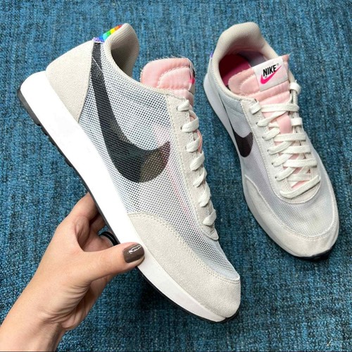 nike tailwind pride