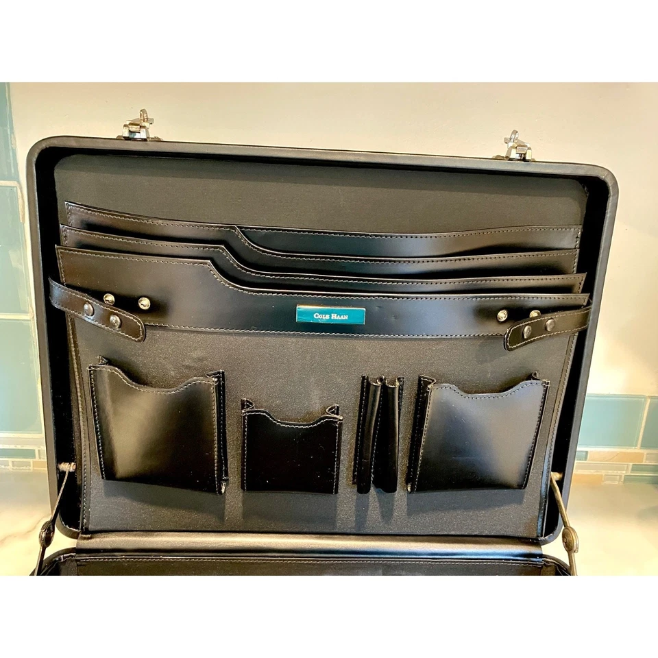 Cole Haan Maleta de Couro Preto Capa Dura Estojo Vintage - Imagem 4 de 4