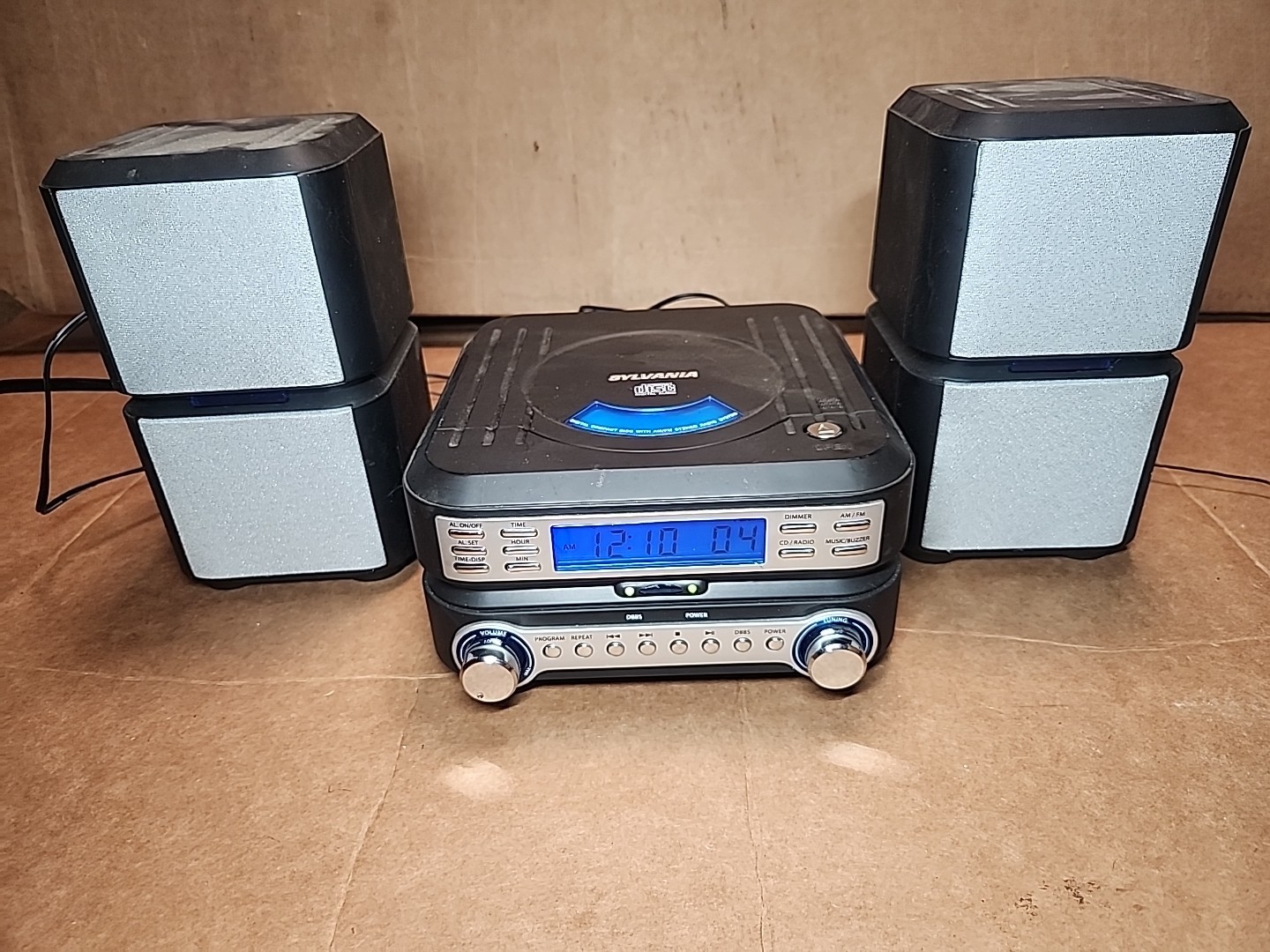 Stereo Am/fm Radio Cd Alarm Clock Srcd635 Read