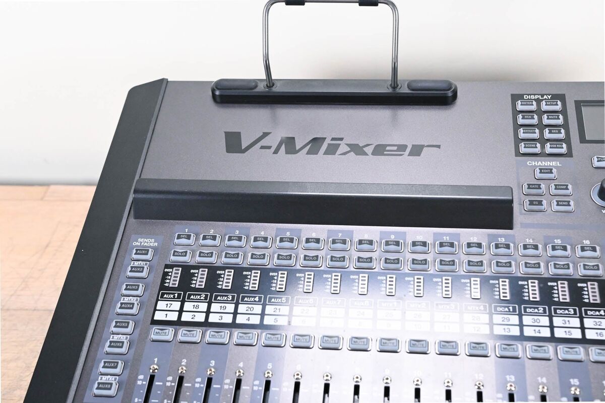 Roland M-200i 32-Channel Live Digital V-Mixer Console Roland M-200i 32-Channel Live Digital V-Mixer Console