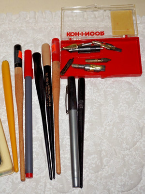 5 Unbranded Dip Pen Handles, 6 Nibs, Black Fine Tip & Red Wide Tip Markers
