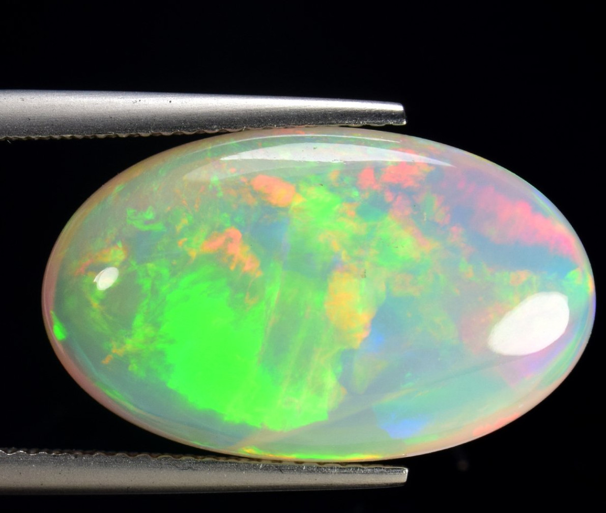 Opale naturelle 10.47 ct multicolore haut de gamme au jeu de couleurs exceptionnel