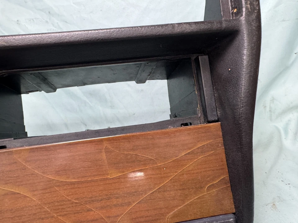 Mercedes-Benz W201 190E 190D 1984-1993 consola central Foto 4 de 4