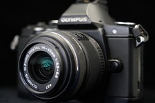 US Duty Paid Olympus OM-D E-M5 Mirrorless Digital Camera with Lens Black 9424