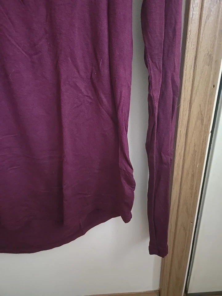 Blusa American Eagle Feminina Serious Soft Roxa Escura Perfeita V Manga Longa Nova Sem etiquetas - Imagem 3 de 4