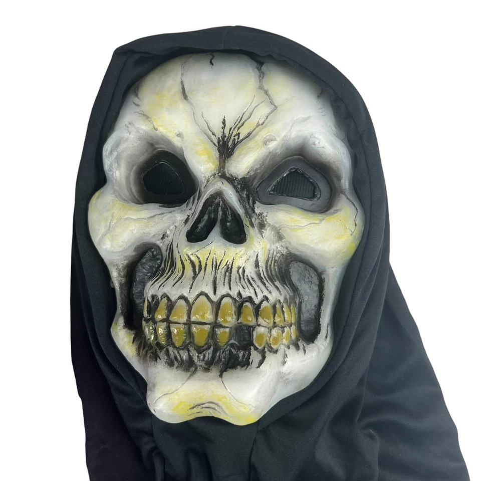 Halloween Bleeding Dripping Blood Skull Mask Heart Pump Fun World 90’s Glowing - Image 2 of 4