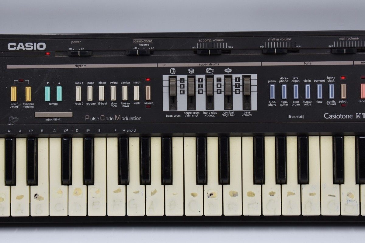 Vintage Synthesizer Casio MT-205 Casiotone Keyboard Rhythm