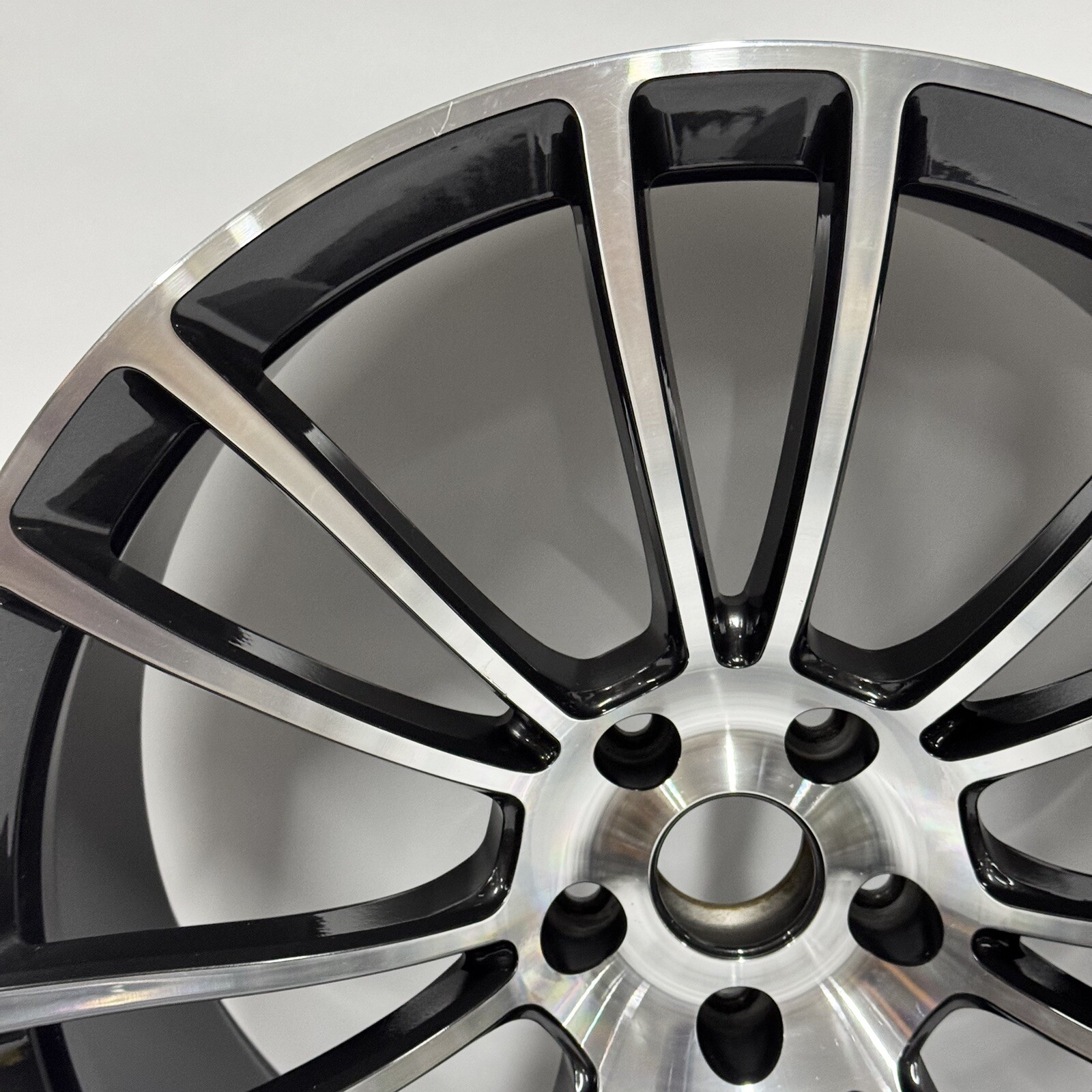 (1) McLaren 570S MACHINED BLACK Rear Wheel 10JX20” P/N 13B0566CP OEM