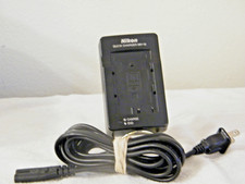 GENUINE NIKON QUICK BATTERY CHARGER WITH OUTLET CORD MH-18