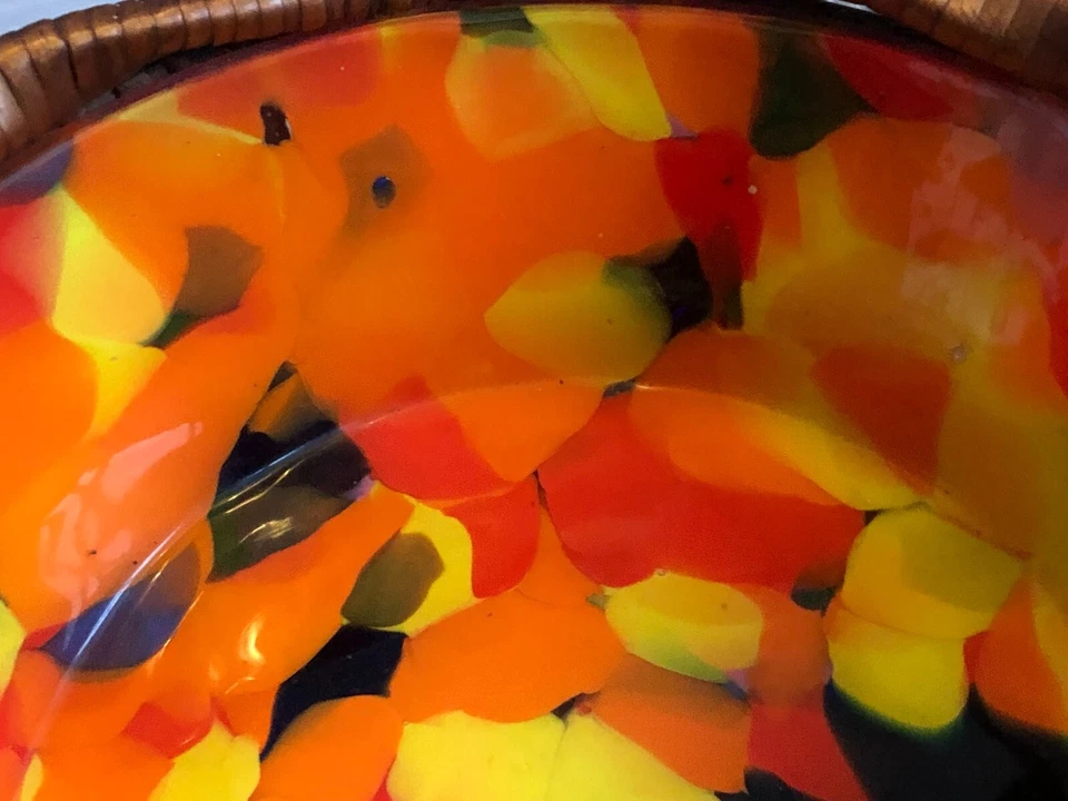 Vintage Bohemian - Kralik Iridescent Splatter Art Glass Bowl In Wicker Basket - Image 3 of 4