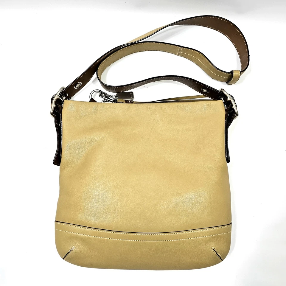 Bolso de hombro mediano de cuero granulado caramelo con silla de montar COACH Foto 2 de 4