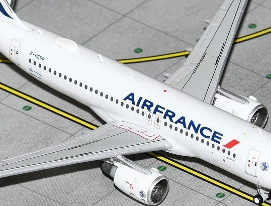 Gemini Jets 1/400 GJAFR2179 Airbus A320-200 Air France, F-HEPF - Immagine 2 di 4