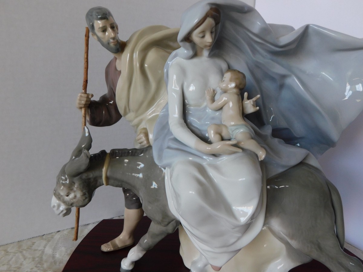 LLADRO FIGURE #01610 / JOSEPH - MARY - JESUS - FLIGHT TO EGYPT