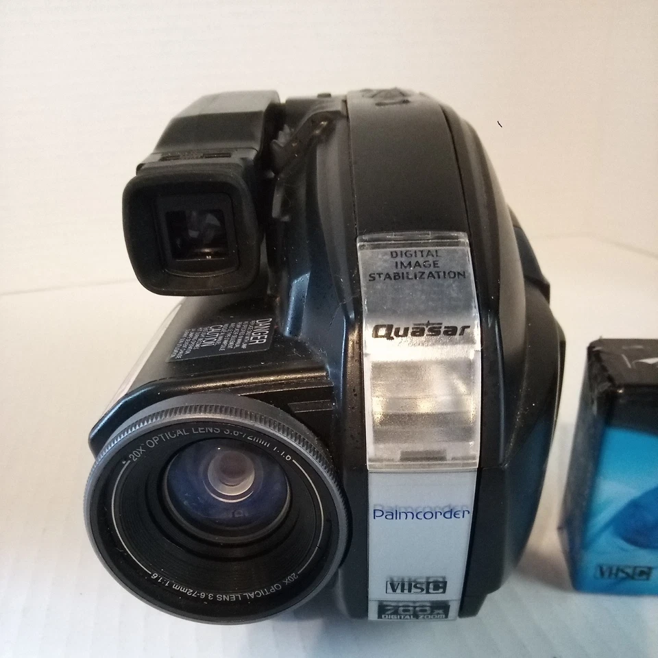 Quasar Palmcorder Camcorder VHS-C Model # VM-L152 no Charger no battery untested - Image 3 of 4