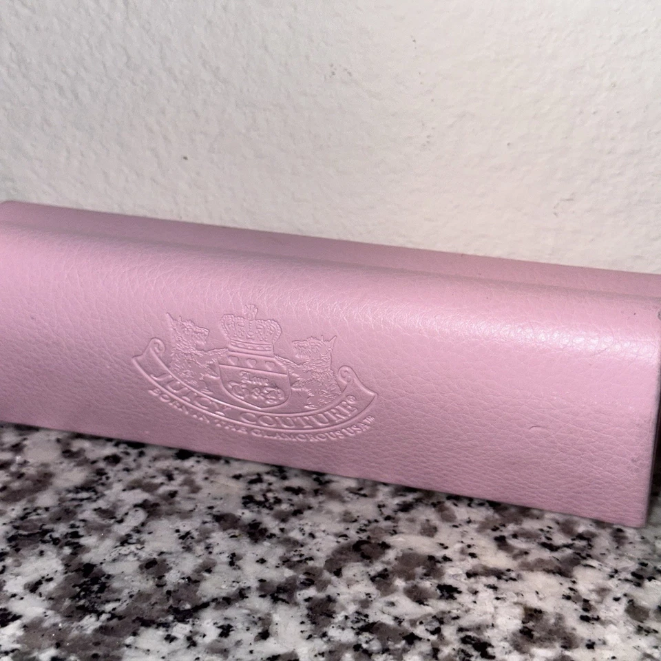 Caixa de óculos Y2K Juicy Couture em forma de coração logotipo rosa bebê - Imagem 2 de 4
