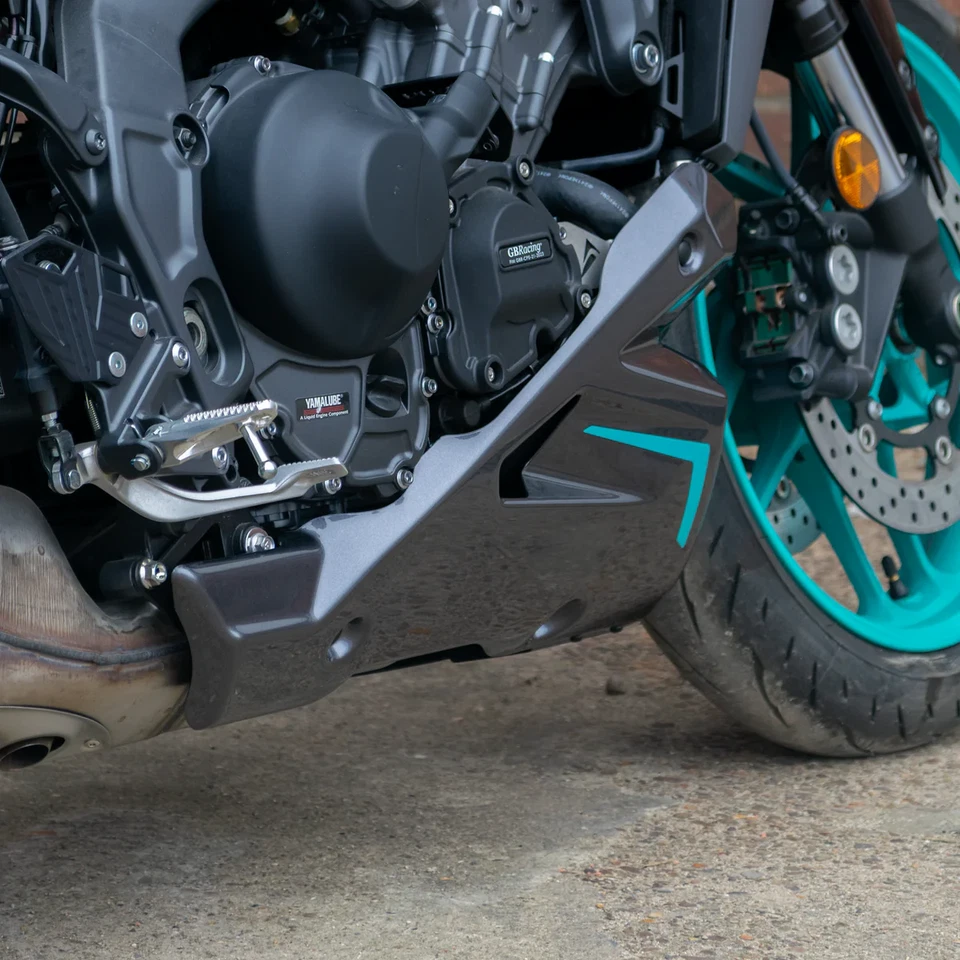 Spoiler De Carénage Pyramid Belly Pan Cyan Nuit Yamaha MT-09 2024 - 2025 - Photo 4/4