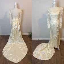 Gorgeous Vintage 90  s Ivory Lace Long Sleeve Wedding Dress Removable Train 2/4