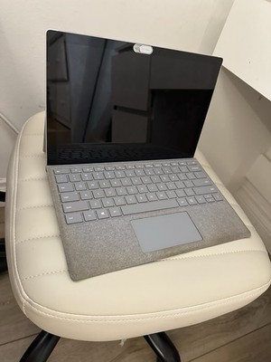 Microsoft Surface Laptop 13.5'' i5 8GB 256GB SSD Windows Touchscreen Silver