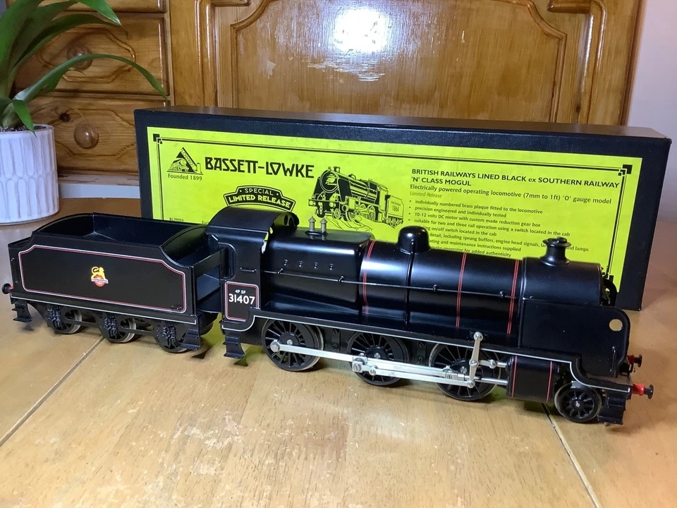Bassett Lowke O Gauge 2 Rail DC BR Black 4-6-0 N Class Loco 31407 - Image 2 of 4