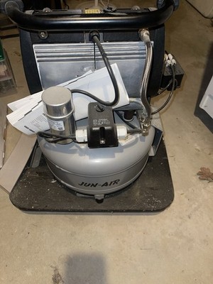 JUN-Air OF302-25B Oil-Less Rocking Piston Compressor, Regulator/Filter Assy
