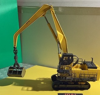 Joal Komatsu Bagger in Maßstab 1:50.