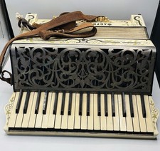 Fisarmonica a bottoni russa della fabbrica del Volga - così com'è - suona - pesante