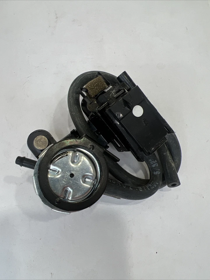 Solenoide de control de válvula estándar VS14 EGR para Cadillac Seville 1982-1983 Foto 2 de 4