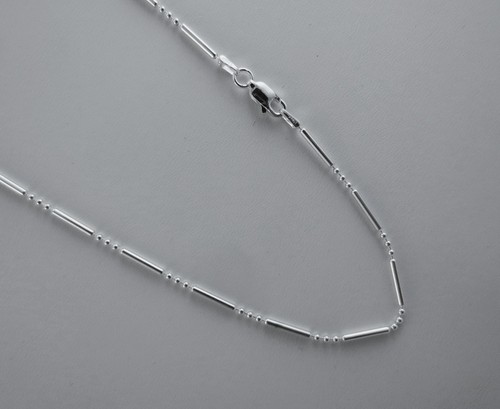 Sterling Silver Necklace. D/C bead with 