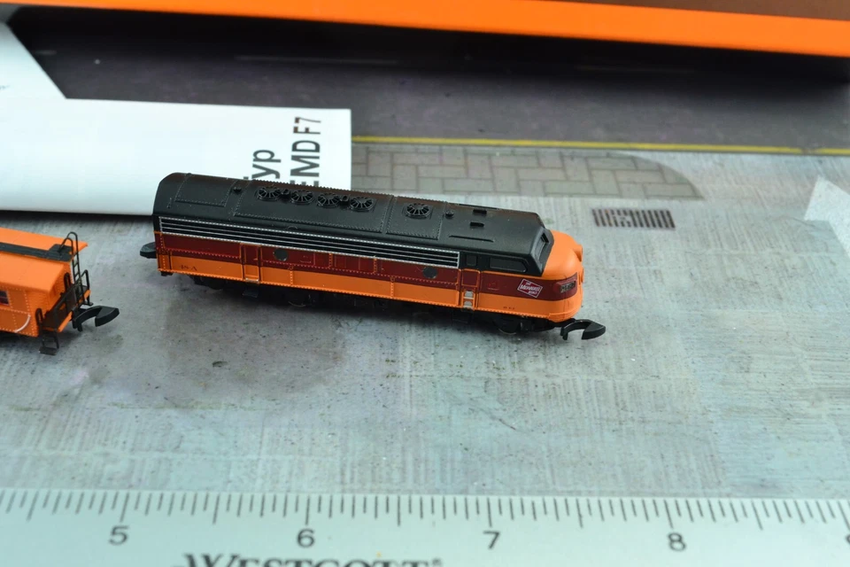 Marklin 88603 The Milwaukee Road F7 Diesel Locomotive 5 Pole Motor + Caboose Z - Image 3 of 4