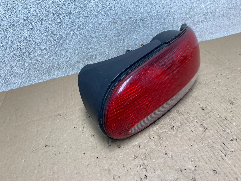 1996-2000 Chrysler Sebring Convertible Right Passenger Side Tail Light T7688 DW - Image 3 of 4