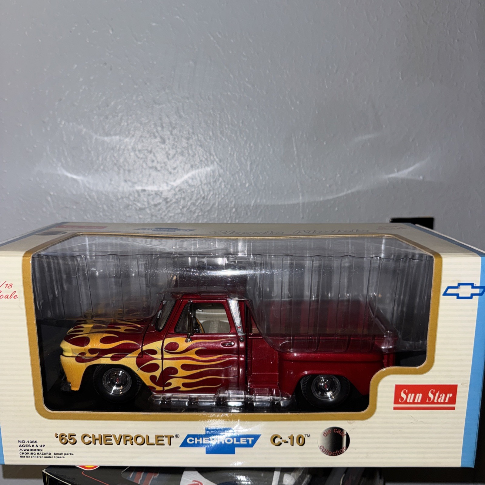 1:18 Die Cast Sun Star Classic '65 Chevrolet C-10 Stepside Lowrider