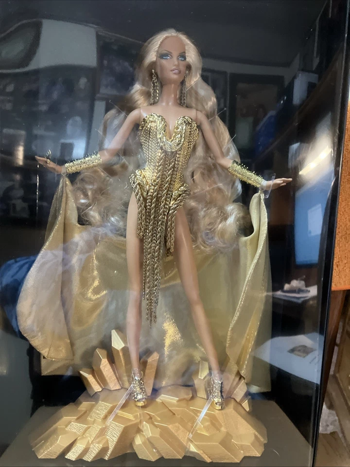 2012 Mattel The Blonds Blond Gold Barbie Gold Label Collector X8263 (7300 made) - Image 3 of 3