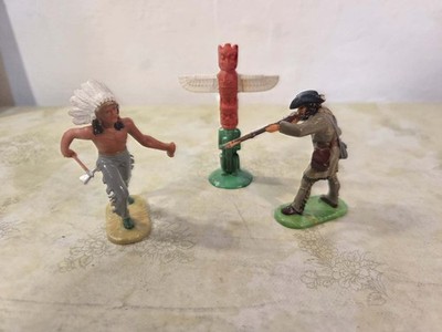 %-% 2 Figuren 1 :32 Elastolin Germany Western Indianer + Cowboy mit Marterpfahl