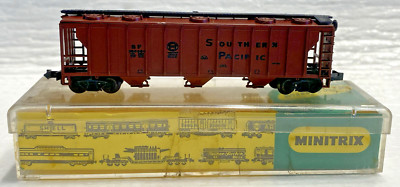 Minitrix N Scale Train Car 3138 ~ Southern Pacific ~ 4 Bay Covered Hopper