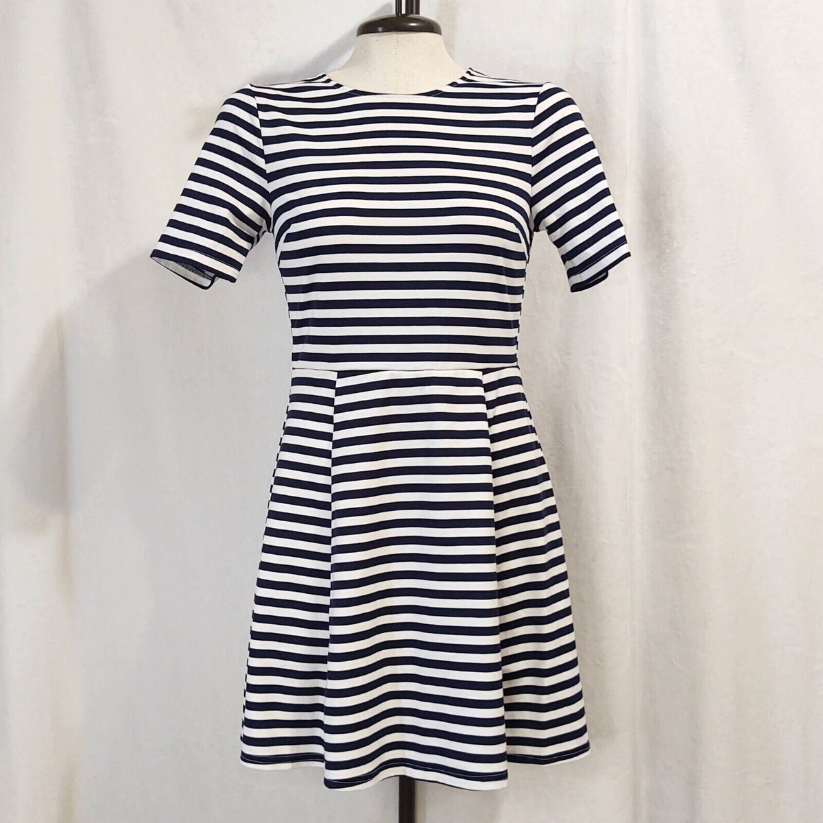 H&M Striped Skater Dress Size 6 Fitted A-Line Blue White Stretch | eBay H&M Striped Skater Dress Size 6 Fitted A-Line Blue White Stretch | eBay