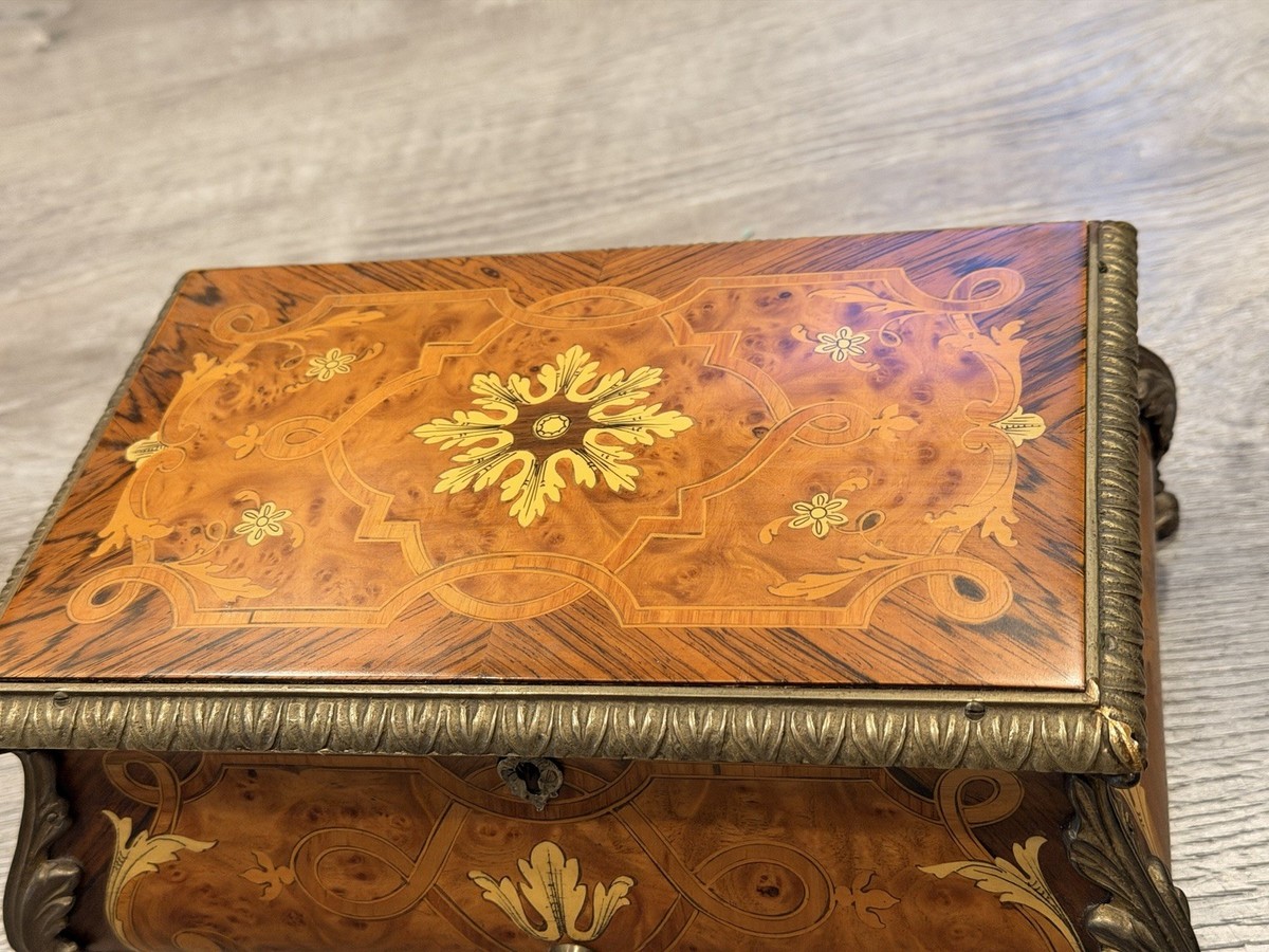 Vintage Reuge Saint Croix Swiss Music King's Box 3/72 Wood Inlay