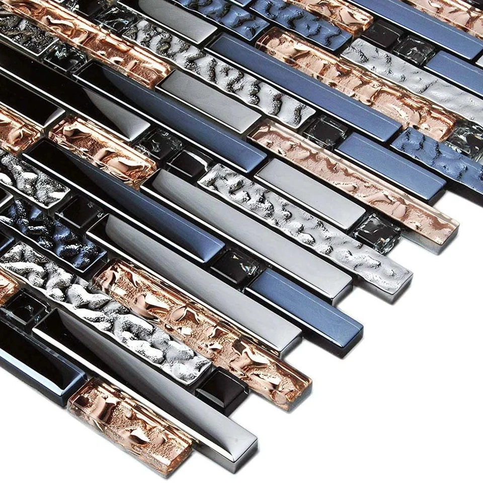 Azulejo de vidrio metálico oro rosa, plata y tinta azul mosaico lineal entrelazado para... Foto 3 de 4